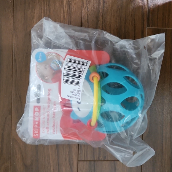 NWT Skip Hop Explore & More Roll Around Rattle Hedgehog - Picture 2 of 3